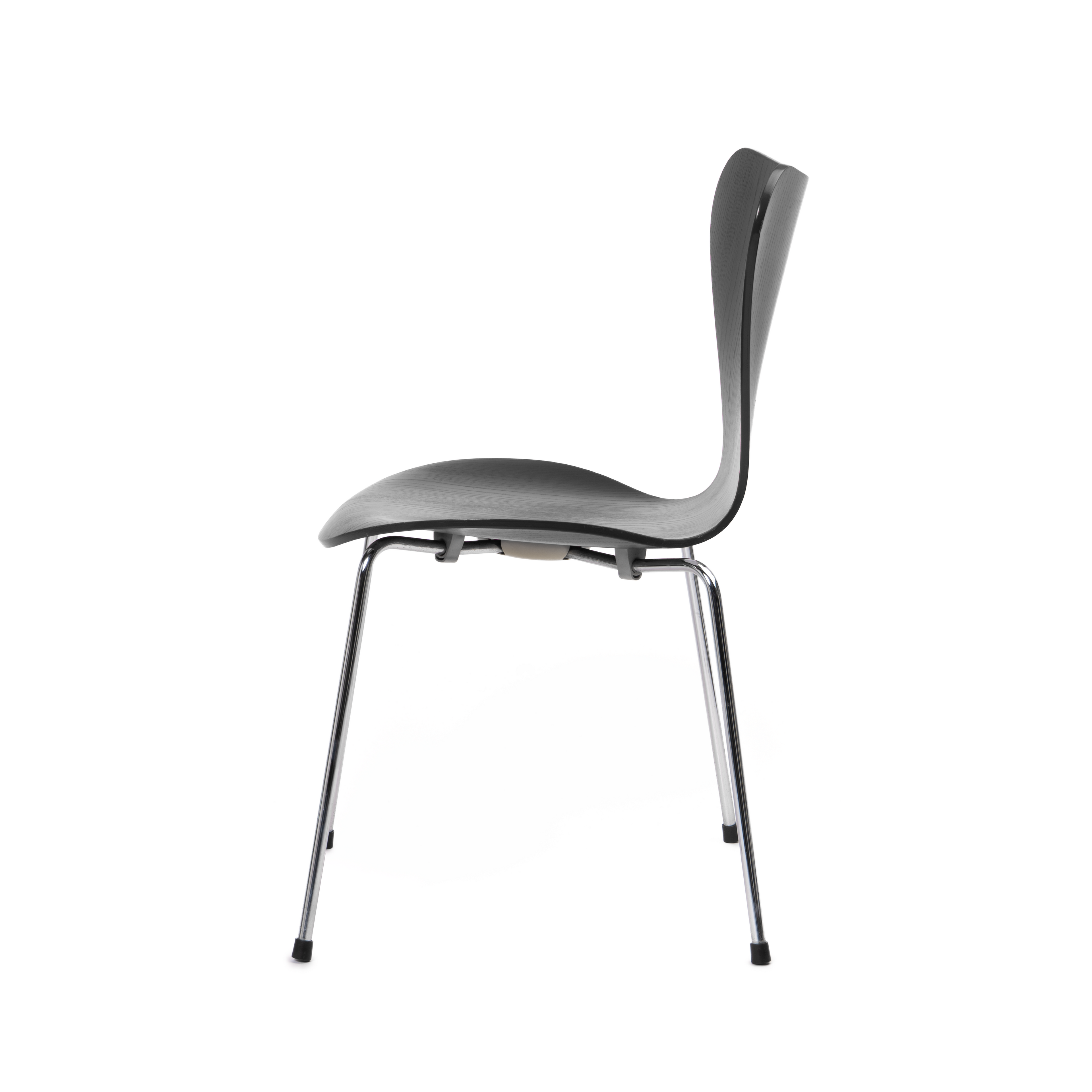 Series 7 Chair by Fritz Hansen