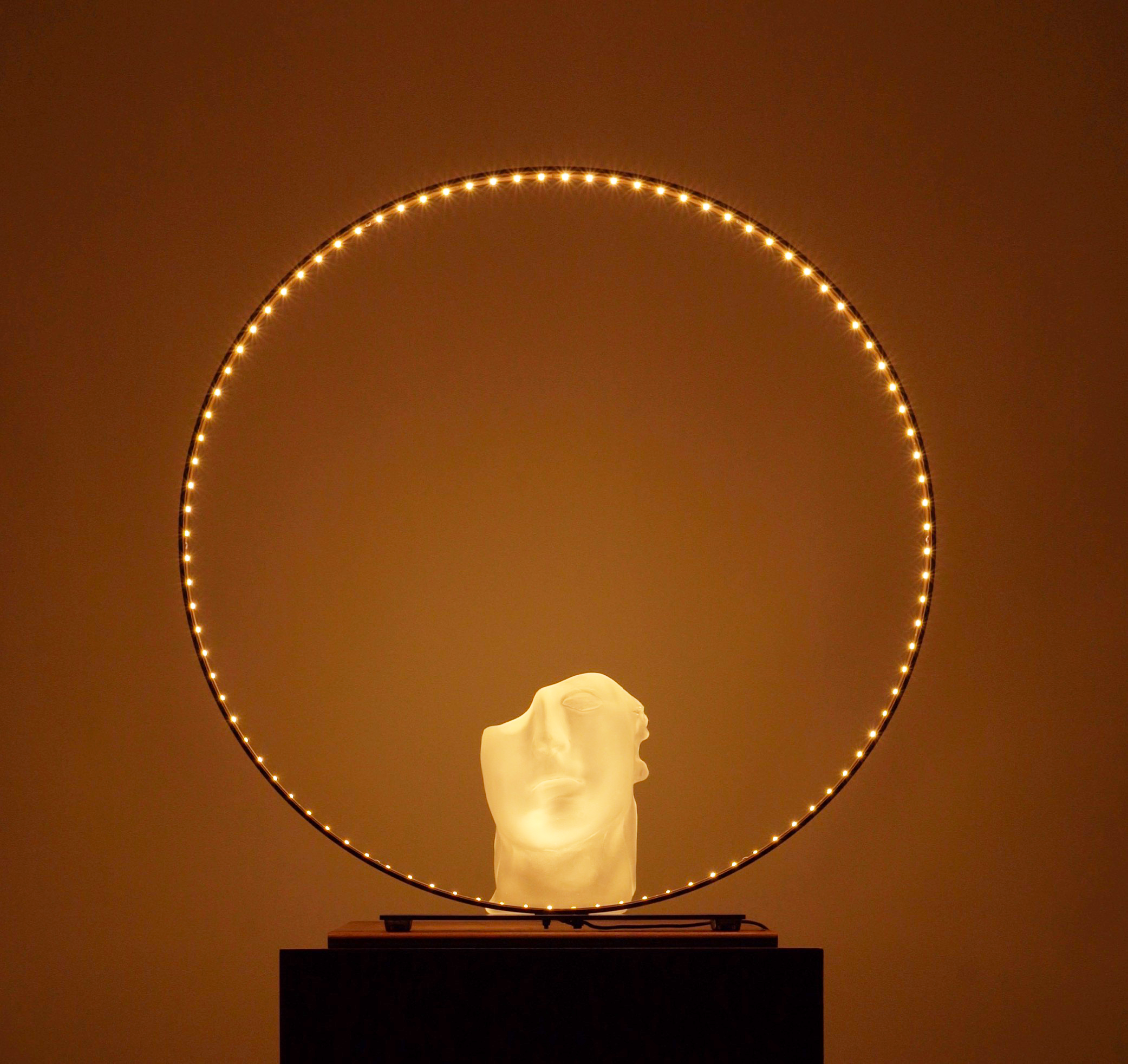 Classic Ring Table Lamp
